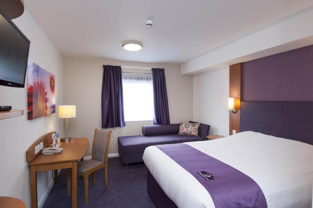 Premier Inn Chesterfield North ภายนอก รูปภาพ