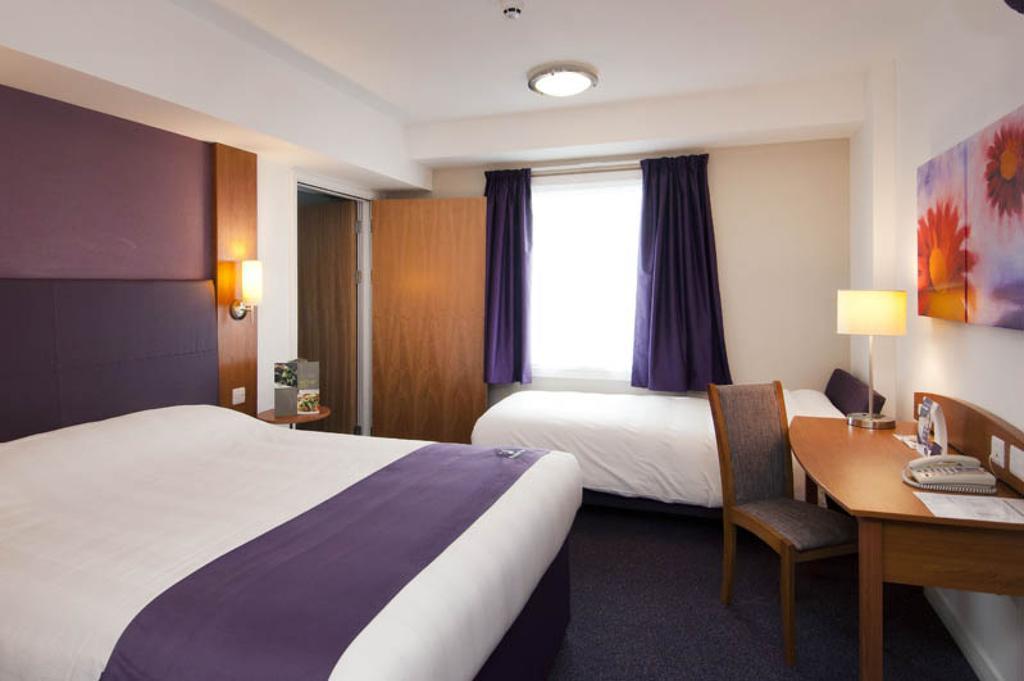 Premier Inn Chesterfield North ภายนอก รูปภาพ