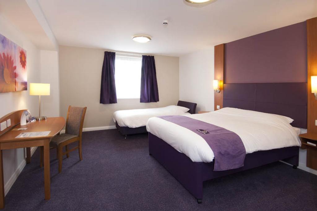 Premier Inn Chesterfield North ภายนอก รูปภาพ