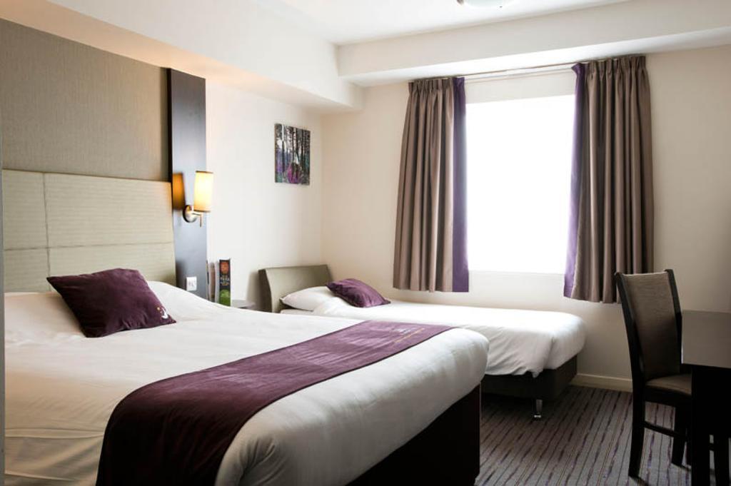 Premier Inn Chesterfield North ภายนอก รูปภาพ