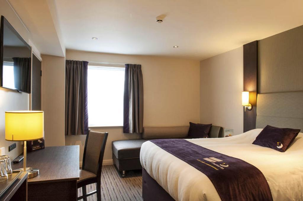 Premier Inn Chesterfield North ภายนอก รูปภาพ