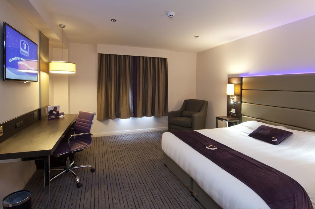 Premier Inn Chesterfield North ภายนอก รูปภาพ