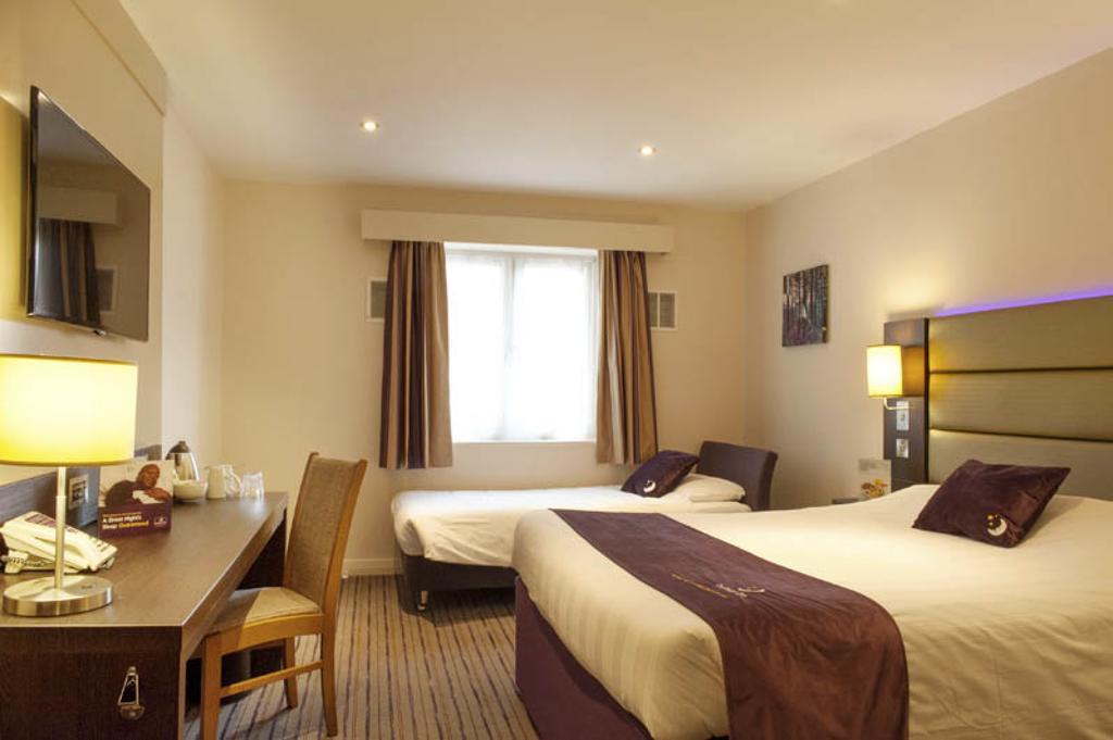 Premier Inn Chesterfield North ภายนอก รูปภาพ