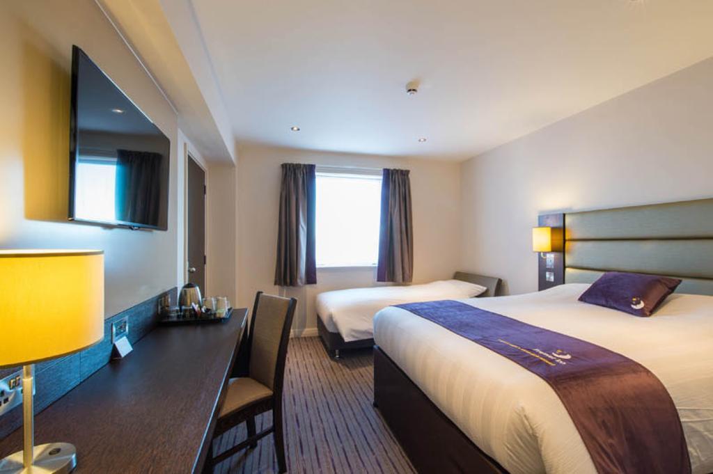 Premier Inn Chesterfield North ภายนอก รูปภาพ