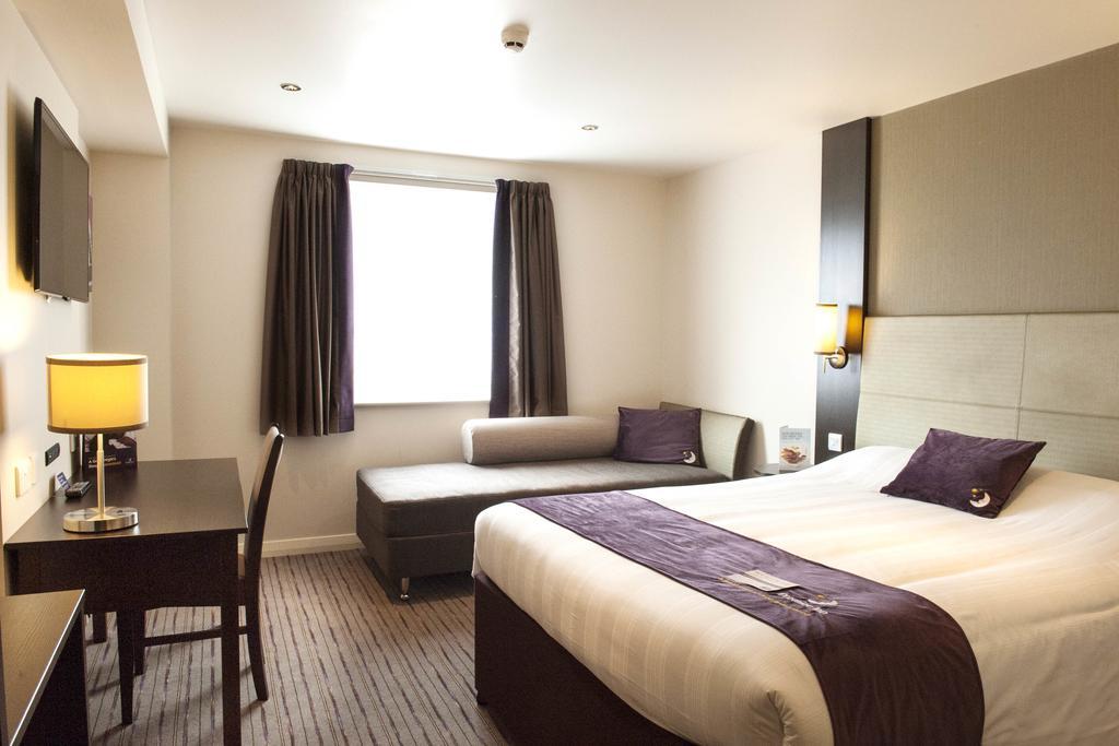 Premier Inn Chesterfield North ภายนอก รูปภาพ