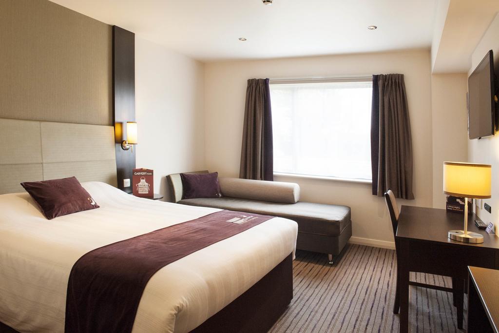 Premier Inn Chesterfield North ภายนอก รูปภาพ