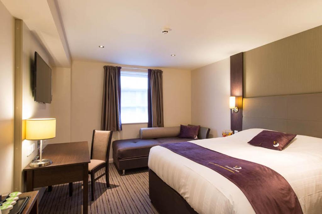 Premier Inn Chesterfield North ภายนอก รูปภาพ