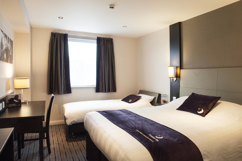 Premier Inn Chesterfield North ภายนอก รูปภาพ