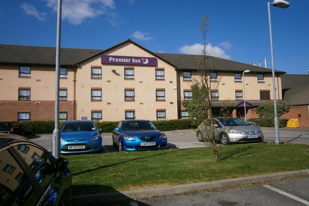 Premier Inn Chesterfield North ภายนอก รูปภาพ