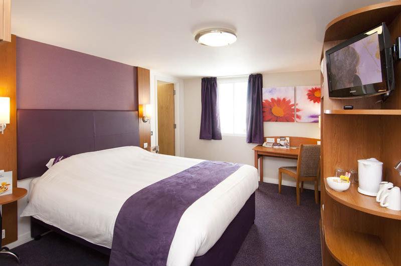 Premier Inn Chesterfield North ภายนอก รูปภาพ