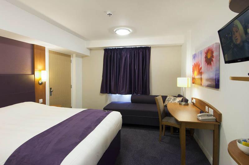 Premier Inn Chesterfield North ภายนอก รูปภาพ